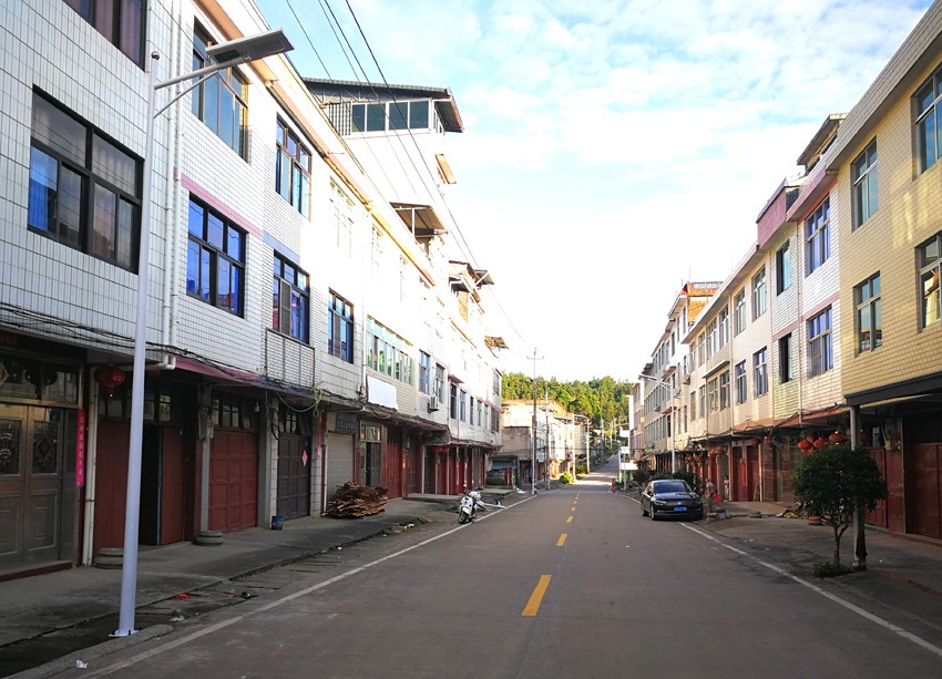 廠家供應(yīng)0危險光能路燈