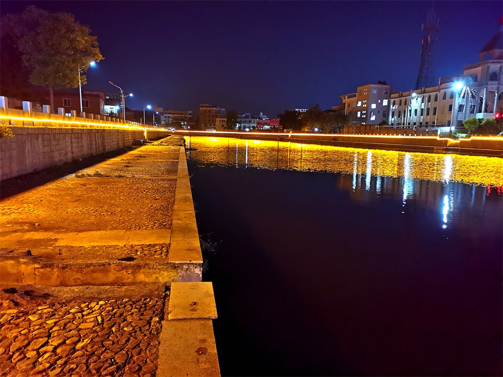 微光太能陽(yáng)景觀燈帶夜景
